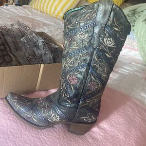 Corral black studs and embroidery  and crystals boots E1482 size 9 1/2